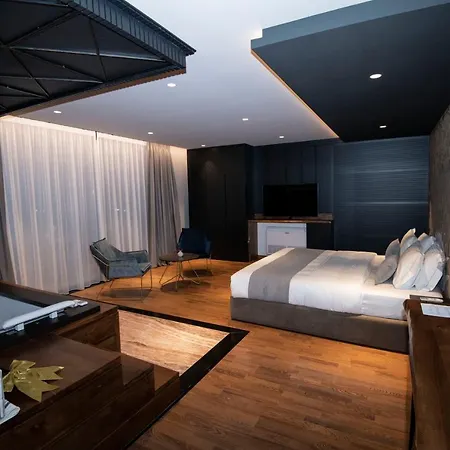 מלון Ajman Park & *