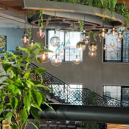 Ajman Park & מלון